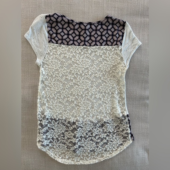 Daytrip Cute Short Sleeve Laced Back Top Shirt. Size Medium - Picture 11 of 14